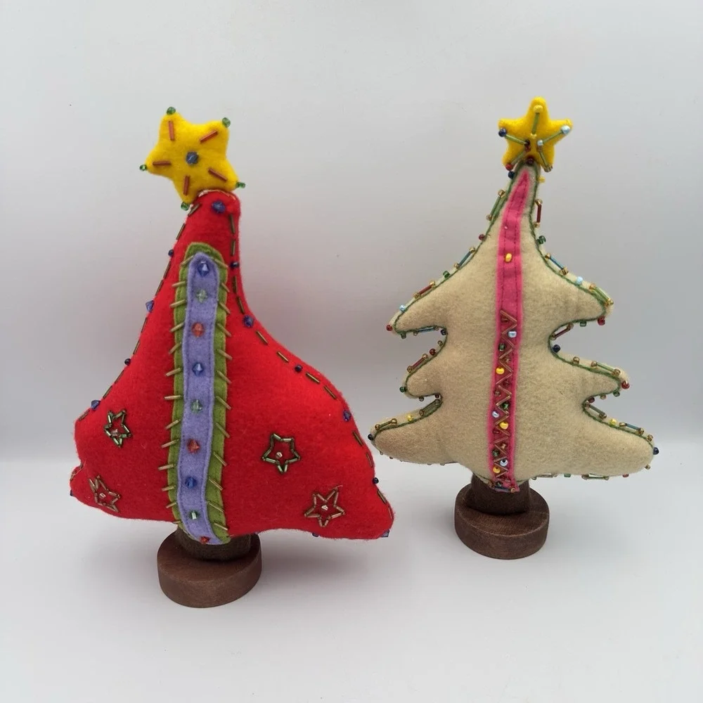 Vintage‎ Red & Beige Felt Christmas Trees Lot Of 2 Beaded Stars